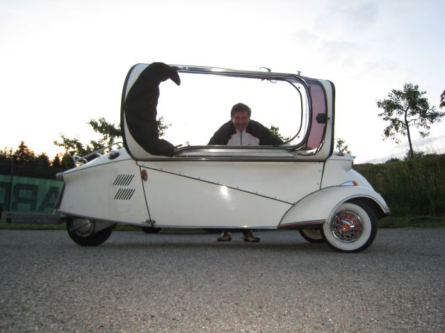 Reinhard macht sich mit seinem Oldie auf den Heimweg