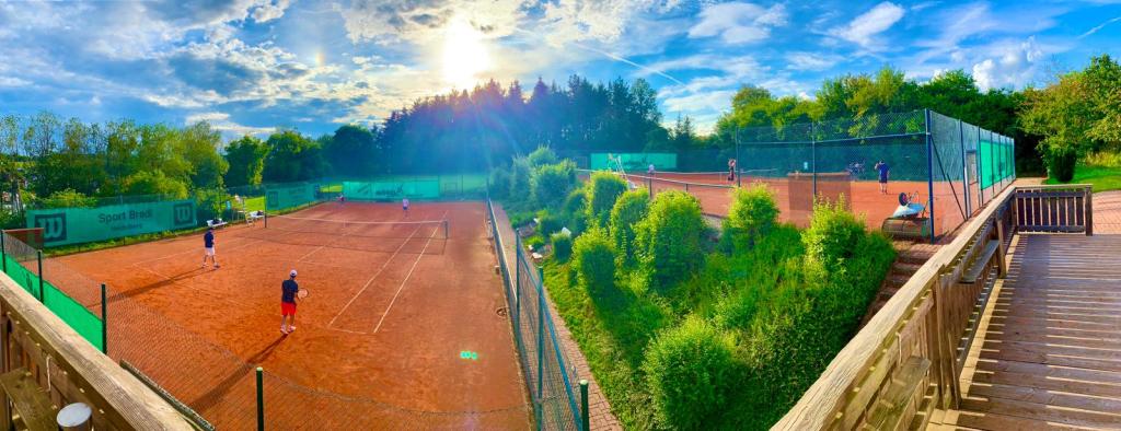 Abendstimmung auf der Tennisanlage in Rittersbach (c) 2021 Michael Bauer